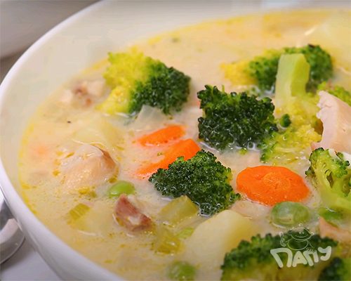 Пилешка супа с броколи и зеленчуци